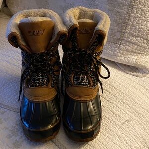 Khombu Tan and Black Snow Boots